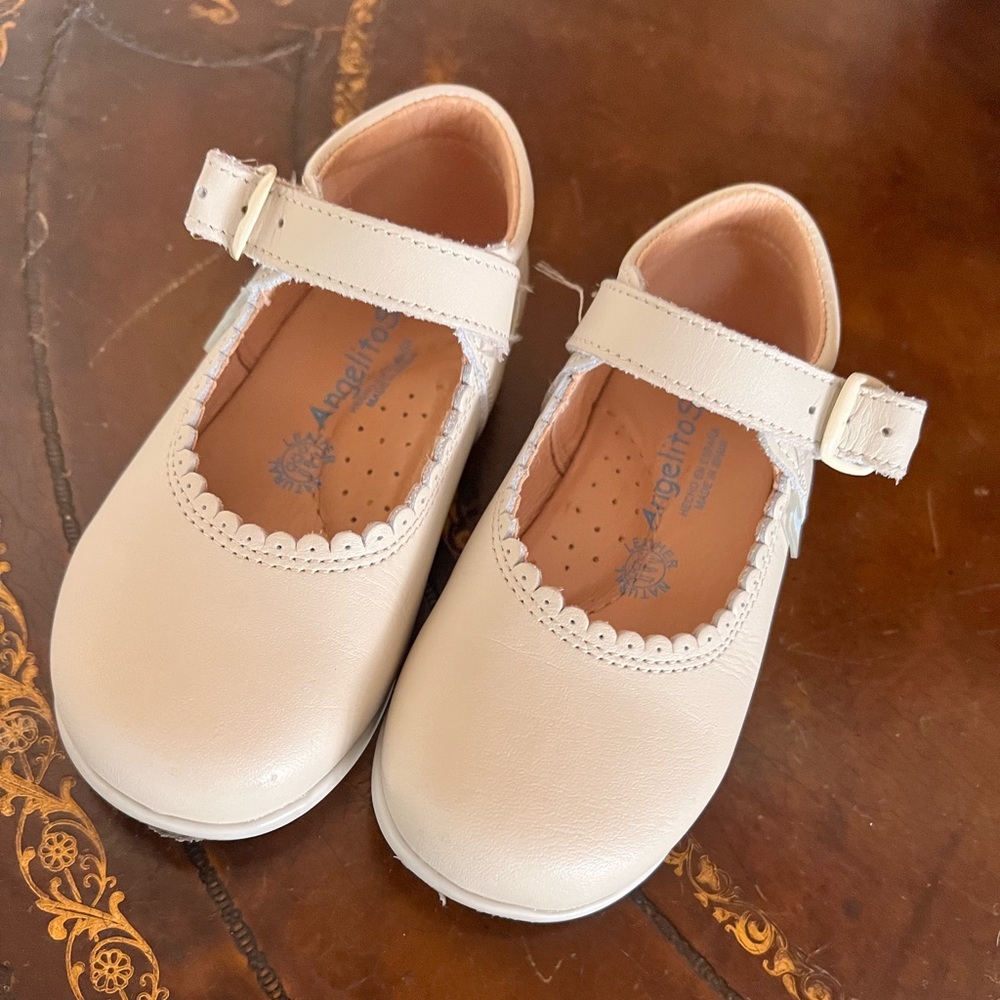 Angelitos beige Mary Jane’s sz22